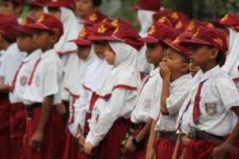 Siswa SD di Semarang Wajib Bercelana Panjang