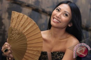 Anggun Hadiri X Factor