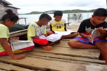Persiapan UN Anak Pulau/Foto Joko Sulistyo