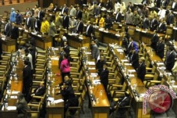Rapat Paripurna Sahkan UU APBN-P 2013