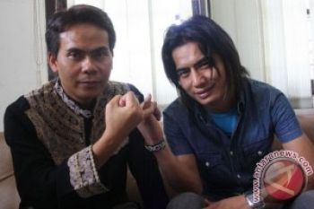 Charly "Setia Band" Serahkan Berkas Pilkada Garut