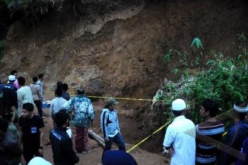 Lima Penambang yang Tewas di Tegal Dievakuasi