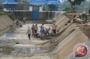 Saluran Irigasi Rusak, Produksi Pertanian Menurun