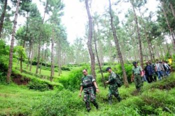 MENYISIR BUKIT