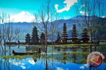 Danau Tamblingan dikembangkan sebagai objek wisata spiritual