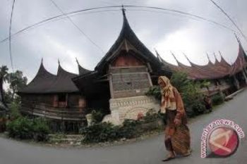 Lestarikan Simbol Mingkabau, Pemkab Bangun Rumah Gadang