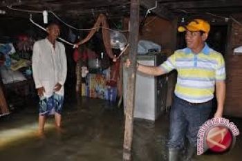 Warga Palu Mengungsi Hindari Banjir 