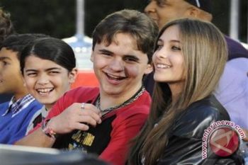 Anak perempuan Michael Jackson mencoba bunuh diri