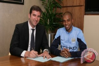 Fernandinho ngebet ke Manchester City