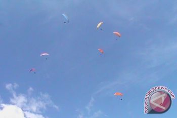 Atlet 14 Negara  Berlaga Di Kejuaraan Paralayang 