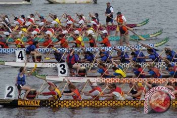 Riau juara umum lomba perahu naga internasional 