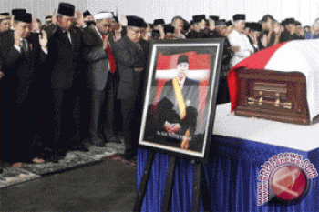 Sang Pilar Yang Teman Semua Orang