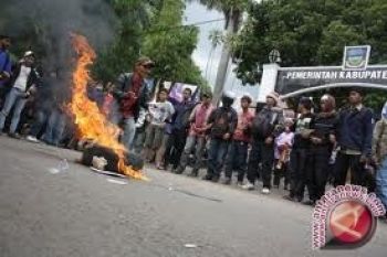 Demonstrasi Menolak Dubes As Di Mamuju Ricuh