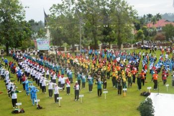 Presiden Senam Bersama 540 Mahasiswa di Istana Bogor