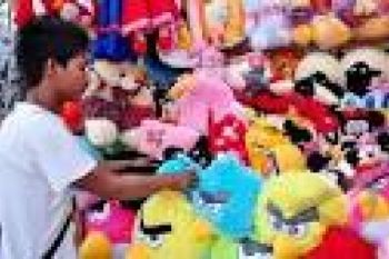 Boneka Kampus Meriahkan Festival Podium Bali Bebas Bicara