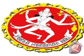 Tim kesenian tiga daerah meriahkan pawai PKB 