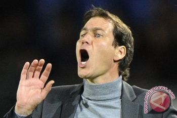 Juve bertahan di puncak setelah Roma imbang lawan Cagliari