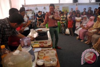 Rudi Choiruddin memasak untuk para ibu Palembang