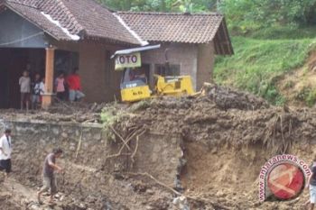 Korban longsor Gunung Kidul kembali ke rumah 