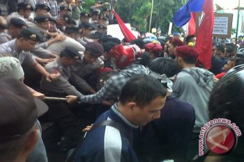 Aksi Penolakan Kenaikan Harga BBM Sempat Panas