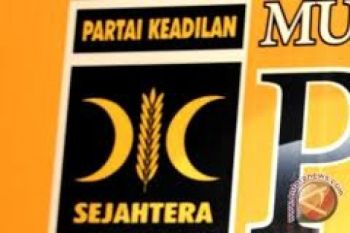 PKS Minta Pemerintah Atasi Dampak Kenaikan BBM