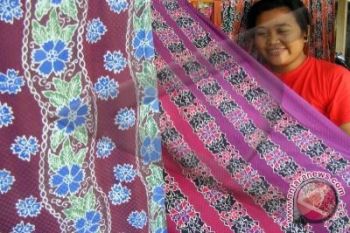 Keliling dunia "bersama" Batik Riau
