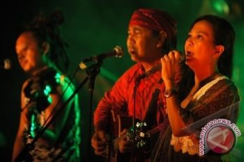 Oppie Andaresta Kagum pada Alam