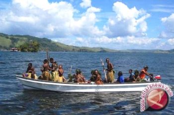 FDS 2013 Suguhkan Wisata Keliling Danau Sentani