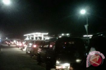 Antrean Panjang SPBU di Bandarlampung Jelang Kenaikan BBM