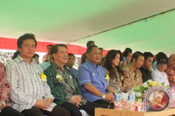 Sarundajang hadir di Jambore Lansia se Sulut