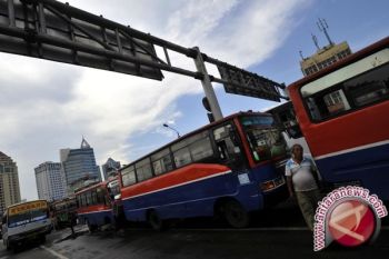 Jokowi Bahas Kenaikan Tarif Angkutan Sore Ini