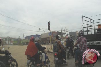 Jalinsum Sukarame :  Semrawut dan Berdebu Tebal