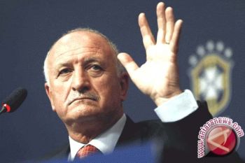  Scolari Siap Turunkan Paulinho