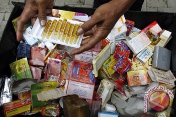 Satpol PP Kulon Progo sita obat kedaluwarsa