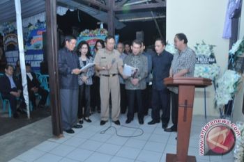 Wali Kota melayat ke rumah duka mantan dekat FISIP Unsrat 