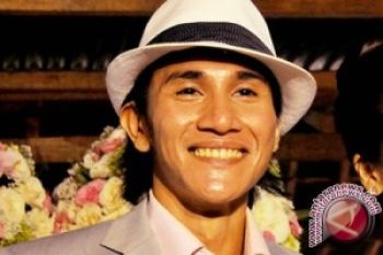 Vino Bastian Jadi Ustadz