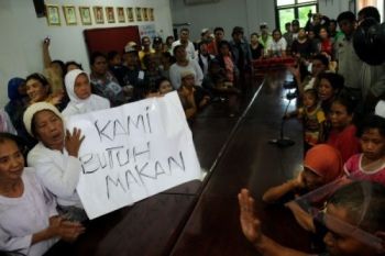 Warkem, Janda Miskin Tak Tersentuh BLSM