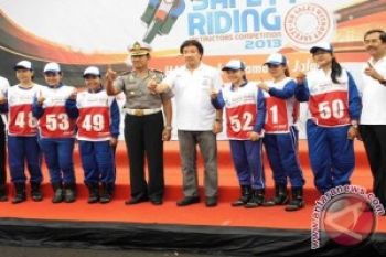 12 Peserta Juarai Kompetisi "Safety Riding" 2013