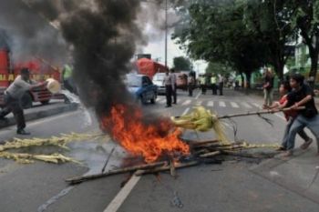 BLOKIR JALAN