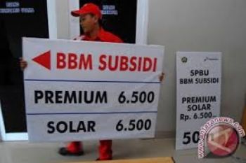 Mahasiswa Kudus Shalat Ghaib Protes Harga BBM Naik