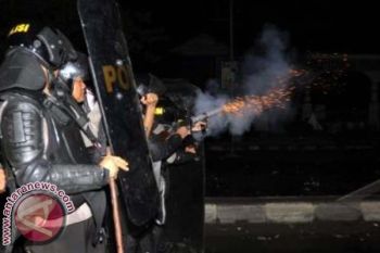Demo BBM di Makasssar Berakhir Ricuh 