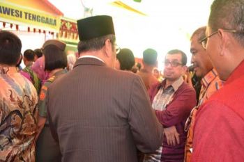 Mensos Serahkan Bantuan Perumahan Bagi Pemulung Kendari 