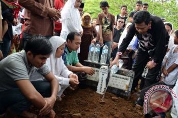 ANWAR RAMANG MENINGGAL