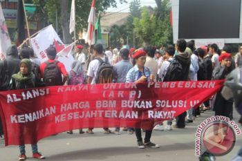 Ratusan mahasiswa NTB demo tolak kenaikan harga BBM