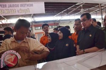 Mensos Pantau Penyaluran BLSM di Makassar