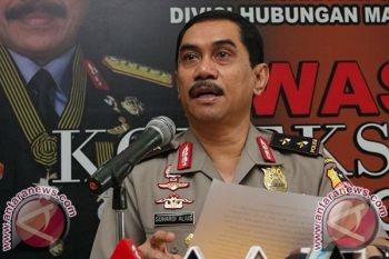 Polisi Evakuasi Jenazah Pelaku Bom Poso