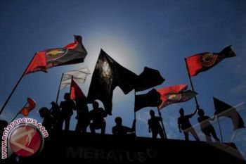 Tolak BBM, Mahasiwa Makassar Terus Demonstrasi 