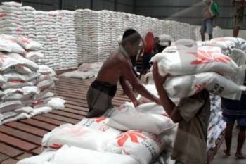 Jelang Lebaran, Bulog Bagikan Raskin ke-14
