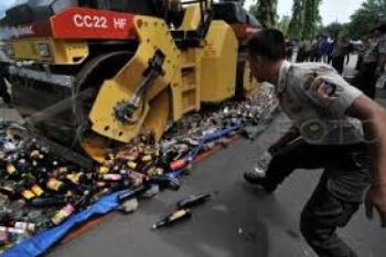 10.726 Botol Minuman Keras Dimusnahkan di Karanganyar