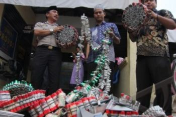 Ciptakan Rasa Aman, Ribuan Butir Petasan Disita